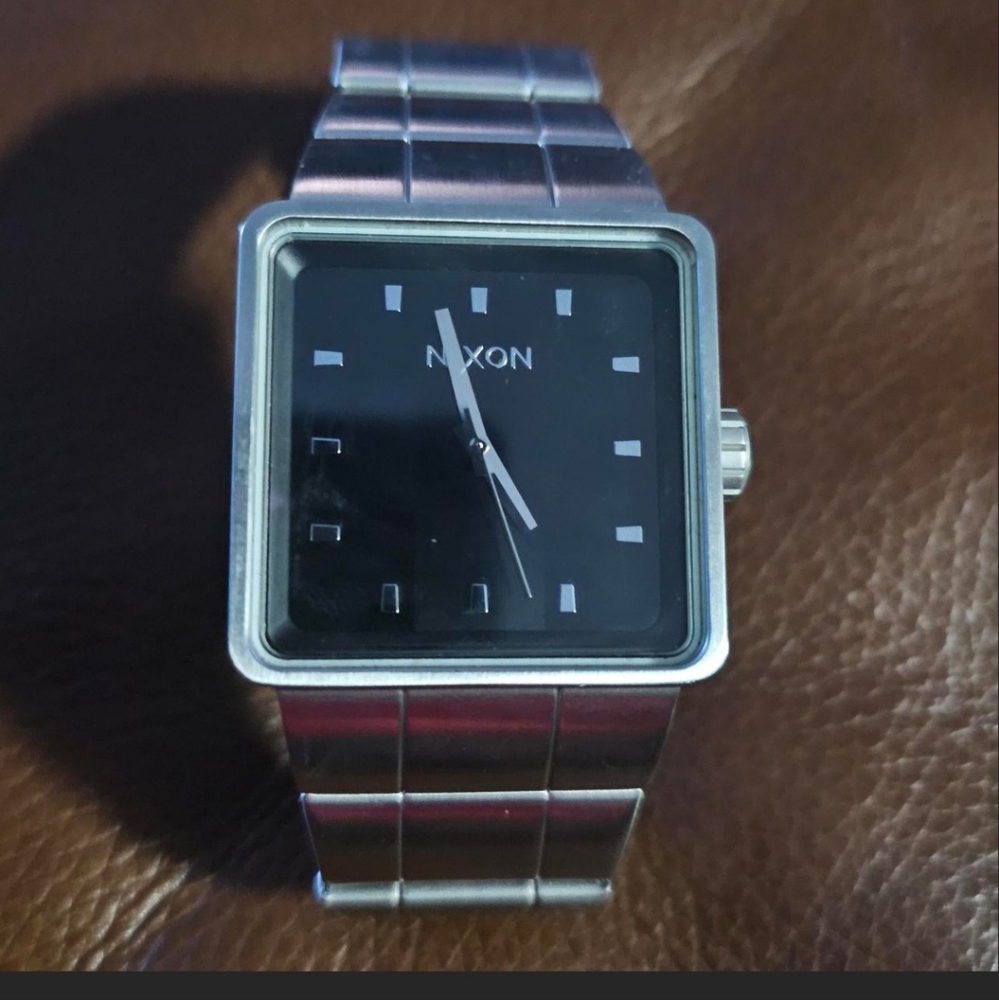 Nixon Quatro